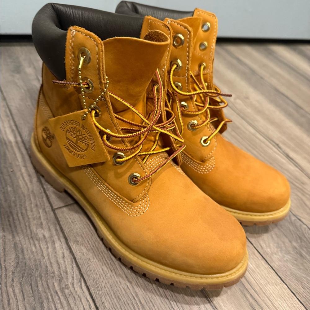 Women timberland waterproof boots used once excellent condition size 9